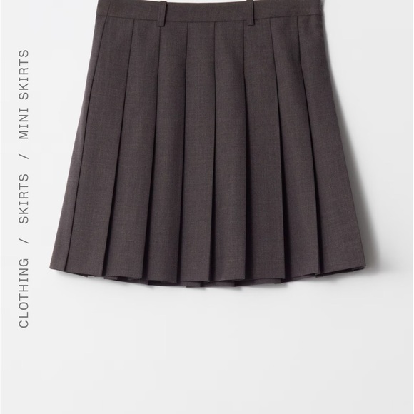Classic Gray Pleated Mini Skirt - Picture 1 of 5
